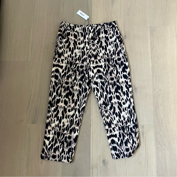 BNWT Nasty Gal Cheetah Print Capris - Picture 3 of 6